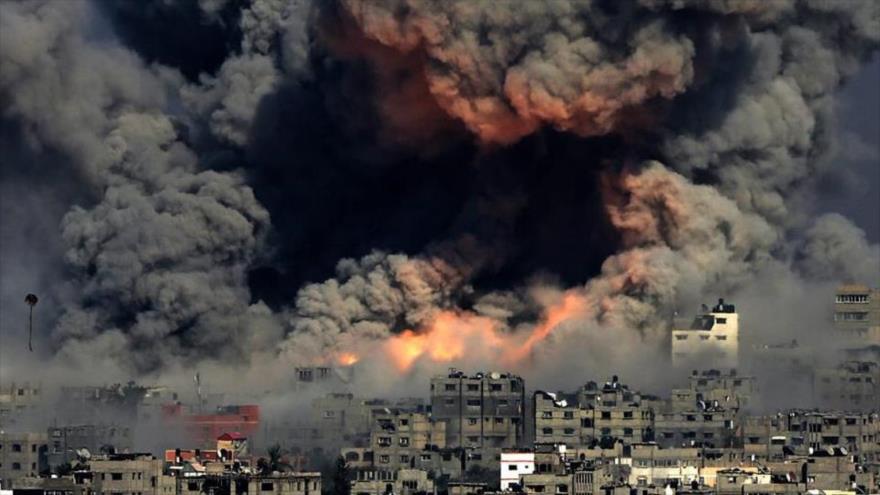 Explosión resultante de un ataque aéreo israelí contra la Franja de Gaza en 2014.