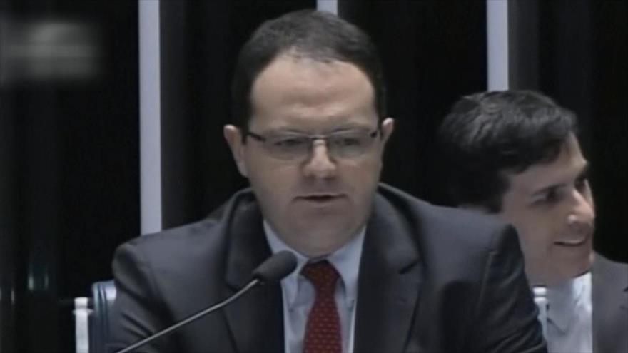 Senado de Brasil continúa con juicio político contra Rousseff