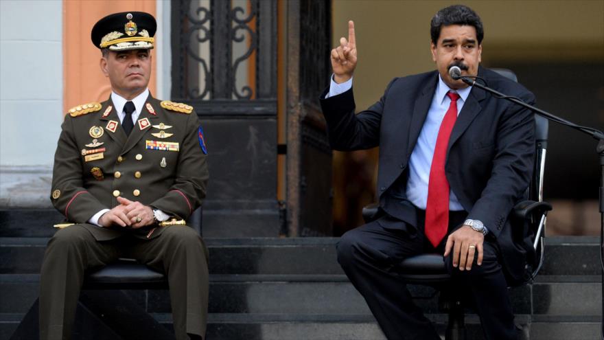 El president de Venezuela, Nicolás Maduro, junto al ministro de Defensa, Padrino López.