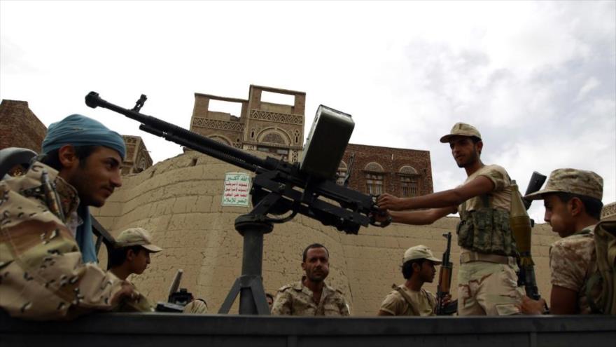 Efectivos del Ejército yemení, aliados del movimiento popular Ansarolá.