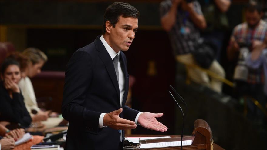 El secretario general del Partido Socialista Obrero Español (PSOE), Pedro Sánchez, interviene en el Congreso de España en el marco del debate de investidura, 31 de agosto de 2016.