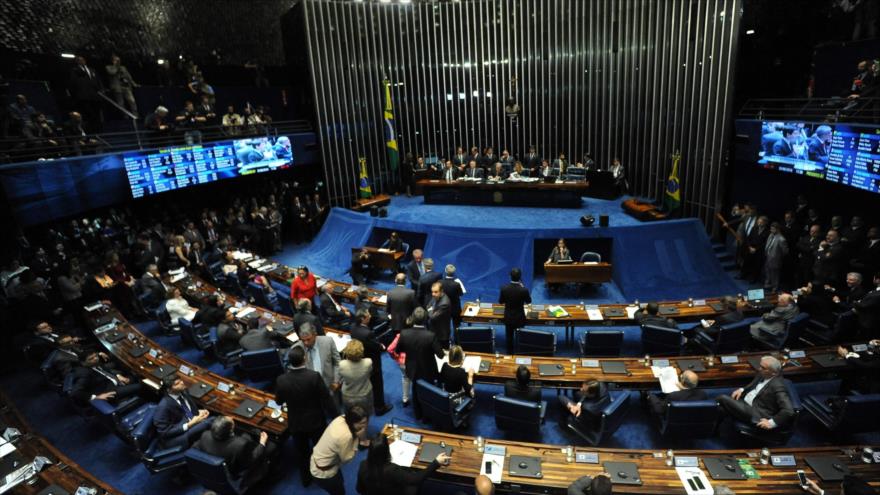 Imagen del pleno del Senado de Brasil, tomada durante la votación final del juicio político sobre la destitución o confirmación en el cargo de la presidenta Dilma Rousseff, en Brasilia, 31 de agosto de 2016.