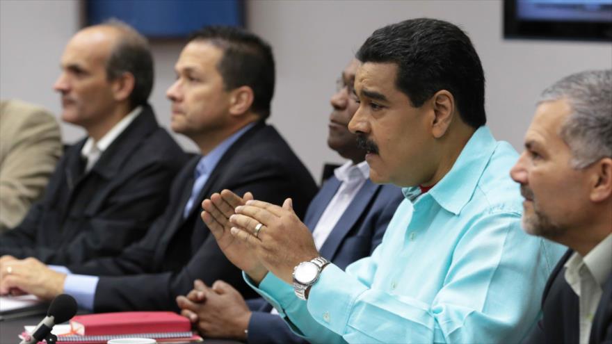 El presidente de Venezuela, Nicolás Maduro, habla durante una reunión con sus ministros en Caracas, 31 de agosto de 2016.