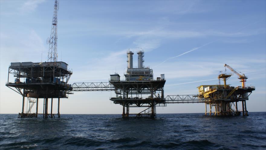 Plataforma de perforación instalada en el Golfo Pérsico.