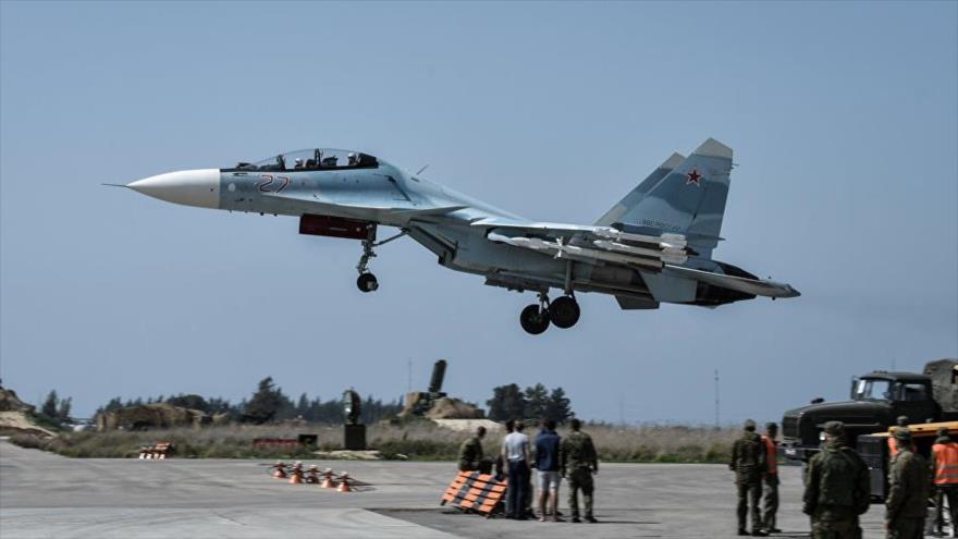 Un caza ruso despega de la base aérea siria de Hmeimim, a 30 kilómetros de la frontera con Turquía.