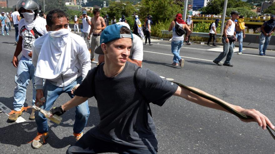 Opositores al Gobierno del presidente venezolano, Nicolás Maduro, salen a las calles de la capitalina ciudad de Caracas, 1 de septiembre de 2016.