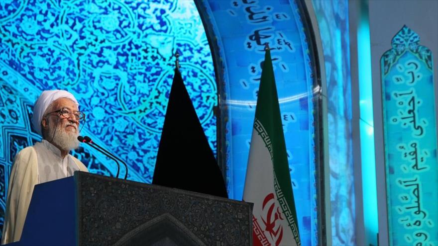 El ayatolá Mohamad Ali Movahedi Kermani, Imam del rezo del viernes de Teherán, durante su discurso pronunciado el 2 de septiembre de 2016.