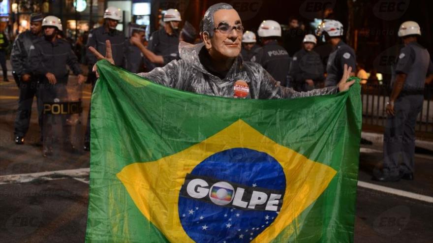 Vídeo: La policía brasileña reprime una nueva marcha pro-Rousseff