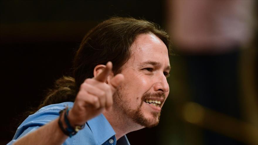 El líder de Podemos, Pablo Iglesias, ofrece un discurso en el Congreso del país, 31 de agosto de 2016.