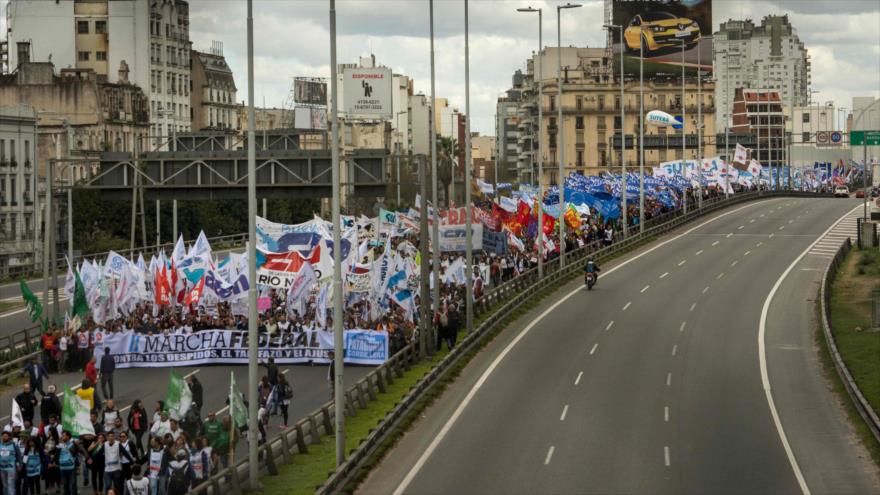 Marcha Federal contra las políticas económicas adoptadas por el gobierno de Mauricio Macri, en Buenos Aires el 2 de septiembre.