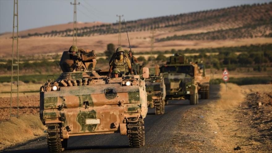 Una parte de los tanques del Ejército de Turquía parten desde la ciudad de Yarabulus, norte de Siria, rumbo a sus bases en Turquía, 2 de septiembre de 2016.