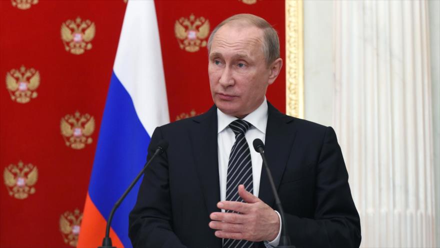 El presidente de Rusia, Vladimir Putin, ofrece un discurso durante una conferencia de prensa en el Kremlin (Moscú), 10 de agosto de 2016.