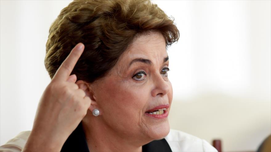 La expresidenta de Brasil Dilma Rousseff, durante una entrevista con medios extranjeros en el palacio de Alvorada, Brasilia, 2 de septiembre 2016.