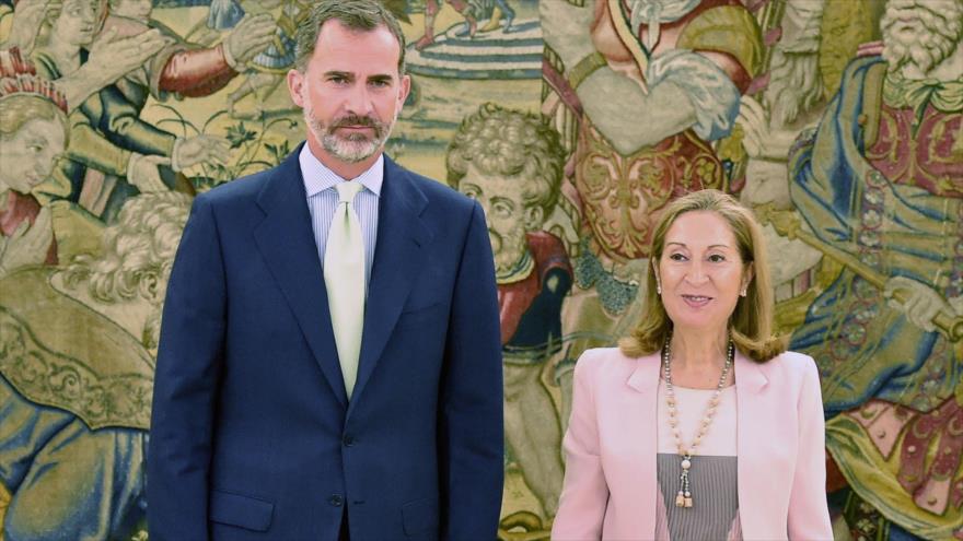 El rey de España, Felipe VI (izda.), se reúne con presidenta del Congreso, Ana Pastor, 5 de septiembre de 2016.