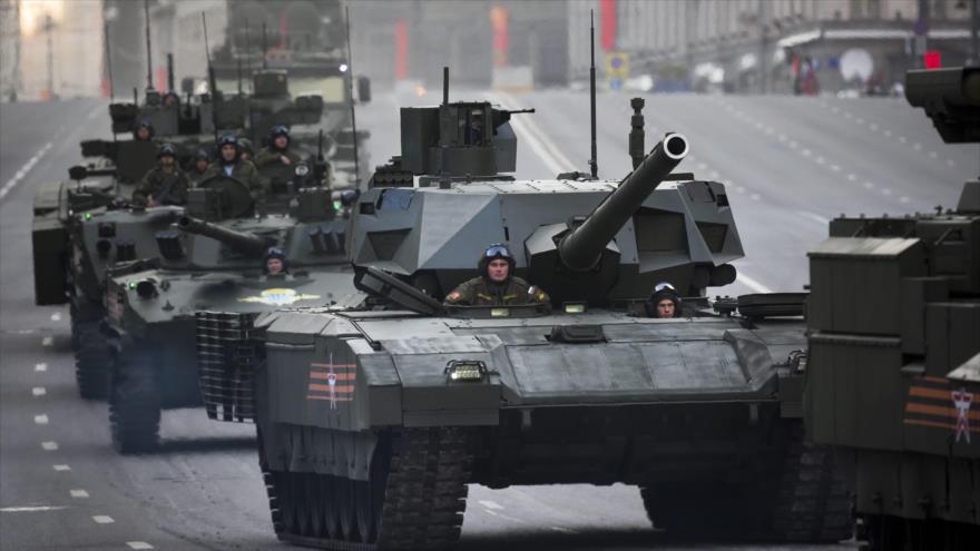 El tanque ruso Armata durante un desfile en Moscú, la capital de Rusia.