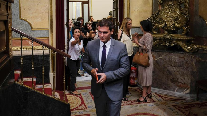 El líder de Ciudadanos, Albert Rivera, llega al Congreso de España, 2 de septiembre de 2016.