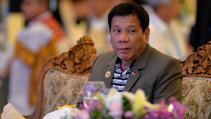 Presidente de Filipinas, Rodrigo Duterte asiste a la cena de bienvenida en la cumbre de la Asociación de Naciones del Sudeste Asiático (ASEAN) en Vientián, 6 de septiembre de 2016.