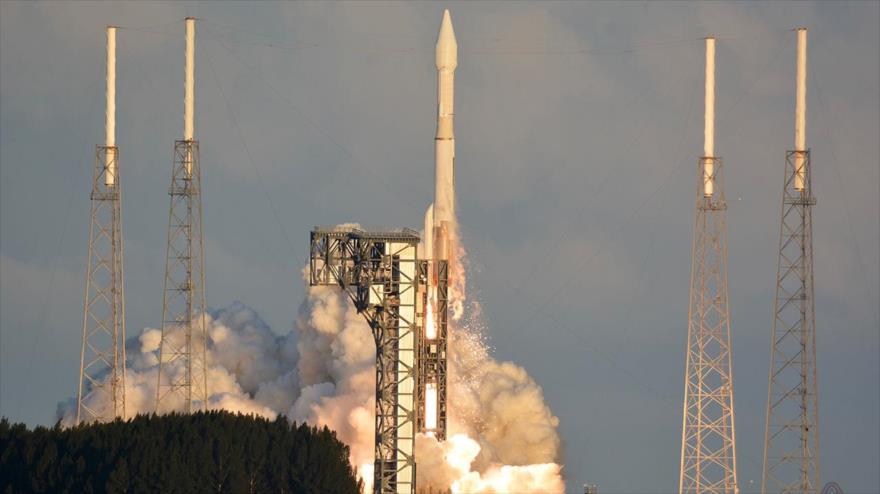 El cohete de la United Launch Alliance Atlas V de la NASA despega con la primera misión de retorno de muestras del asteroide Bennu, 8 de septiembre de 2016.