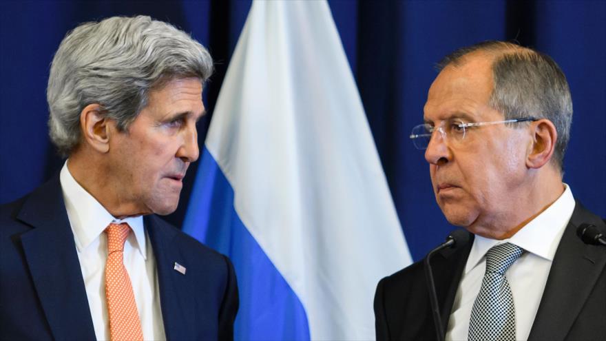 El secretario del Departamento de Estado de EE.UU., John Kerry (izda.), y el canciller de Rusia, Serguei Lavrov, en una reunión mantenida en Ginebra sobre la crisis siria, 9 de septiembre de 2016.