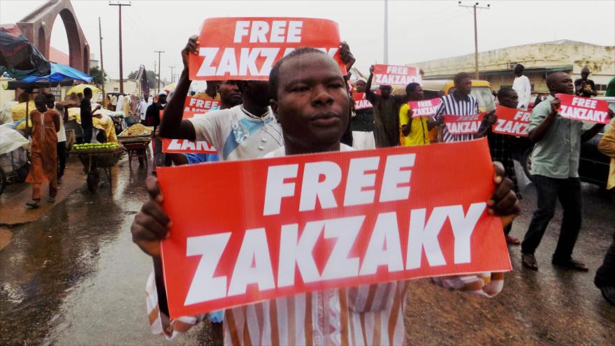 Nigerianos marchan para exigir la libertad del clérigo chií Ibrahim al-Zakzaky, en el estado Kano (norte), 11 de agosto de 2016.