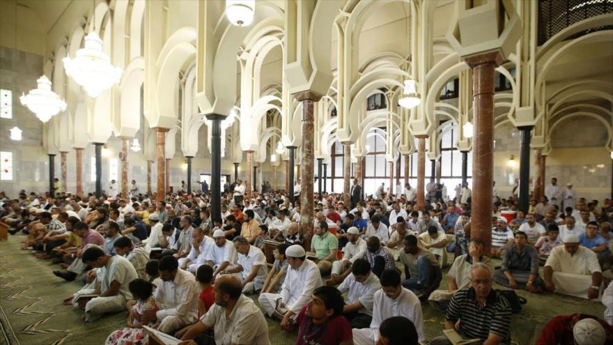 Un templo islámico en España, donde los feligreses se reúnen para rezar juntos.