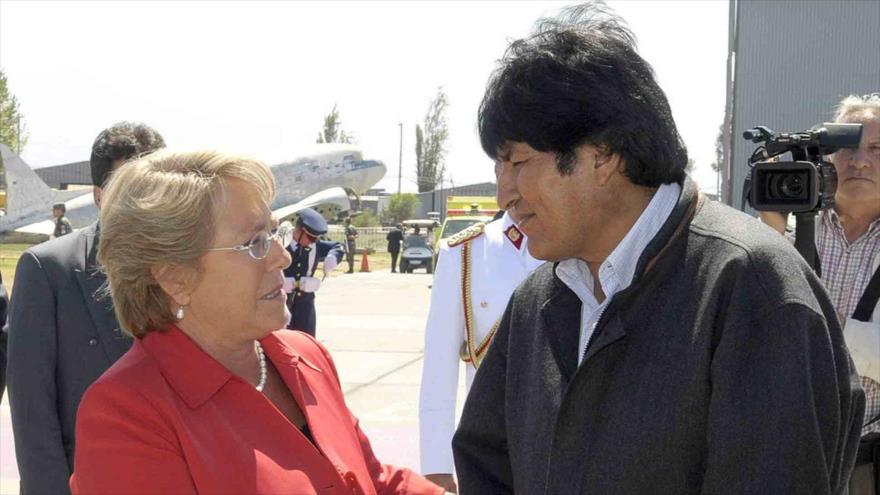 El presidente de Bolivia, Evo Morales, y la mandataria de Chile, Michelle Bachelet.