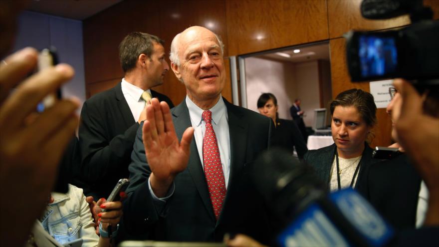 El enviado especial de la Organización de las Naciones Unidas (ONU) para Siria, Staffan de Mistura, habla a la prensa tras el acuerdo firmado entre EE.UU. y Rusia sobre el alto el fuego en Siria, 9 de septiembre de 2016.