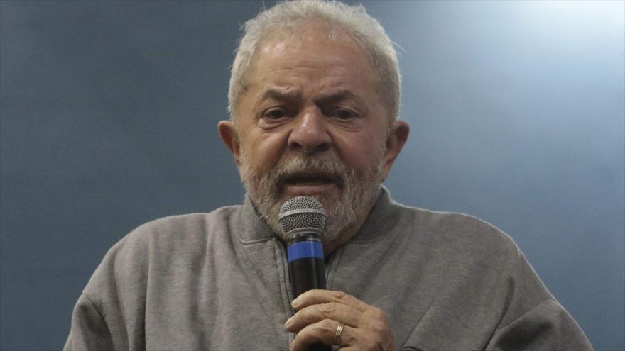 El expresidente de Brasil, Luiz Inácio Lula da Silva, da un discurso durante una reunión contra las reformas laborales propuestas por el gobierno de Michel Temer, Sao Paulo, Brasil, 9 de septiembre 2016.