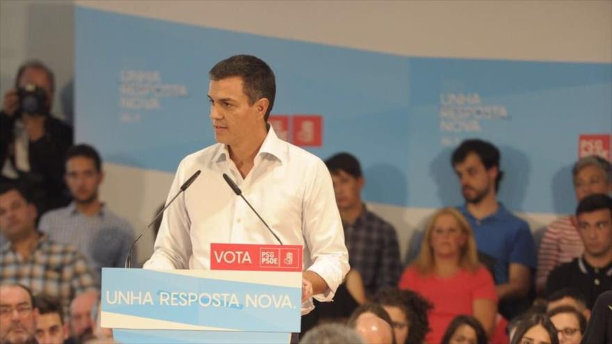 El líder del PSOE, Pedro Sánchez, ofrece un discurso durante un mitín en Ourense, noroeste de Epaña. 15 de septiembre de 2016