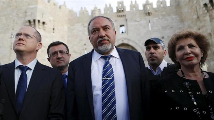 El ministro de los asuntos militares de Israel, Avigdor Lieberman (centro).