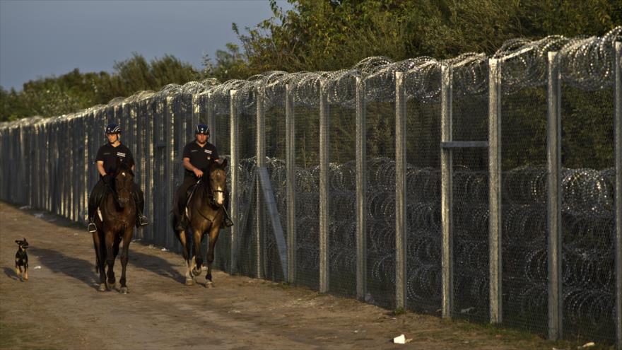 Patrullas en la frontera de Hungría con Serbia.