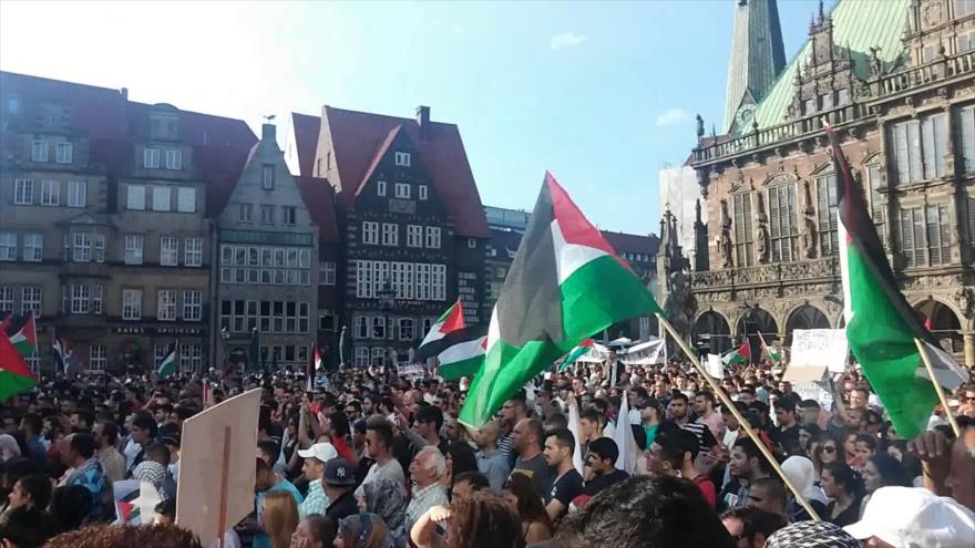Manifestación en Bremen (noroeste de Alemania) contra la agresión a Gaza de las fuerzas del régimen de Tel Aviv, 23 de julio de 2014.