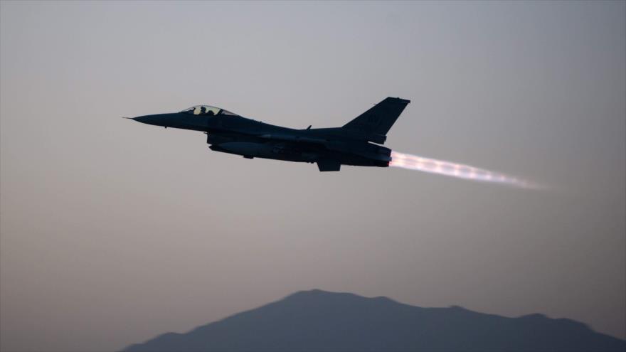 Un F-16 Fighting Falcon de la Fuerza Aérea de los Estados Unidos.