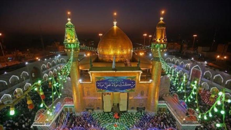 Fieles chiíes se concentran cada año en el Eid al-Qadir en el mausoleo del Imam Ali (la paz sea con él) sucesor del profeta del Islam, Mohamad (P), en la ciudad santa de Nayaf (sur de Irak) para festejar por todo lo alto esta gran festividad islámica.