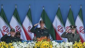 Desfile militar con motivo de Semana de Defensa Sagrada de Irán