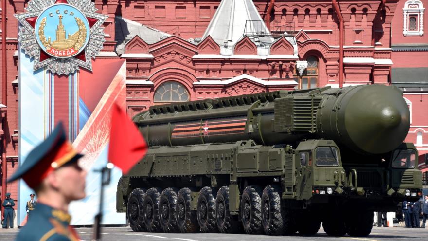 El misil balístico intercontinental ruso, RS-24 Yars, en un desfile militar en la Plaza Roja de Moscú, que se realizó con la ocasión del Día de la Victoria, 9 de mayo de 2016.