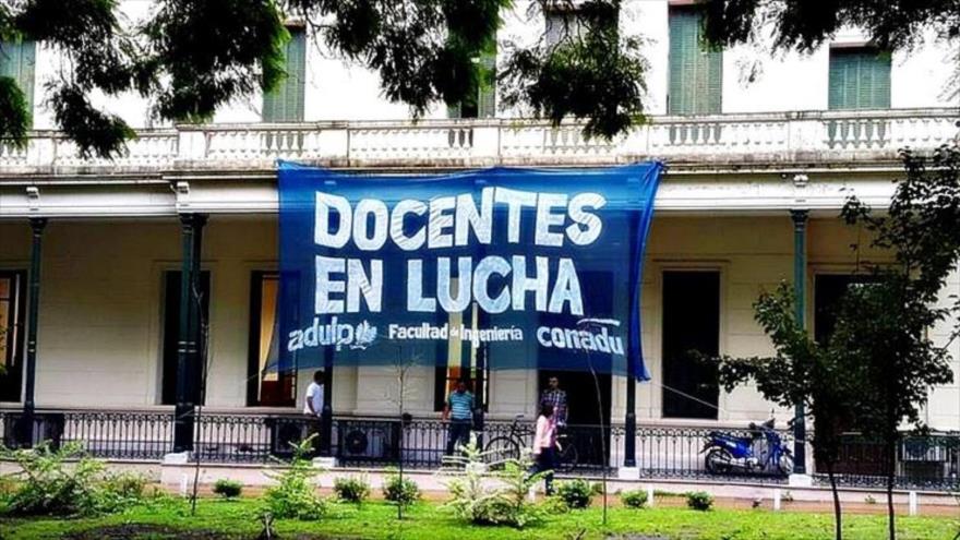 Los docentes de las universidades de Argentina hacen paros para protestar contra las políticas del Gobierno, 9 de mayo de 2016.