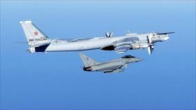 Caza británico intercepta y escolta dos bombarderos rusos