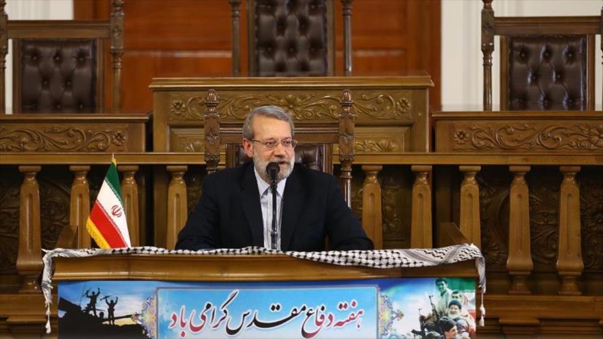 Ali Lariyani, presidente de la Asamblea Consultiva Islámica de Irán (Mayles), durante su discurso con motivo de la conmemoración de la Semana de Defensa Sagrada en Teherán, capital iraní, 24 de septiembre de 2016.