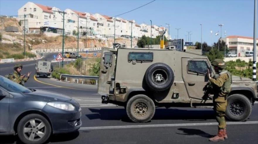 Imagen tomada en la ciudad de Hebrón, en la ocupada Cisjordania, muestra los edificios construidos en el asentamiento ilegal de Kiryat Arba en las afueras de la ciudad palestina, 30 de junio de 2016.