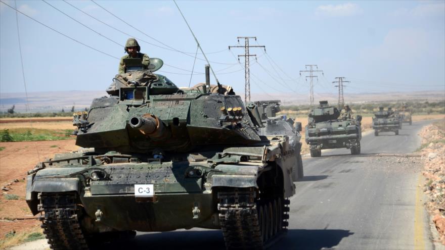 Tanques turcos avanzan en la ciudad de Kilis, Turquía, 4 de septiembre de 2016.