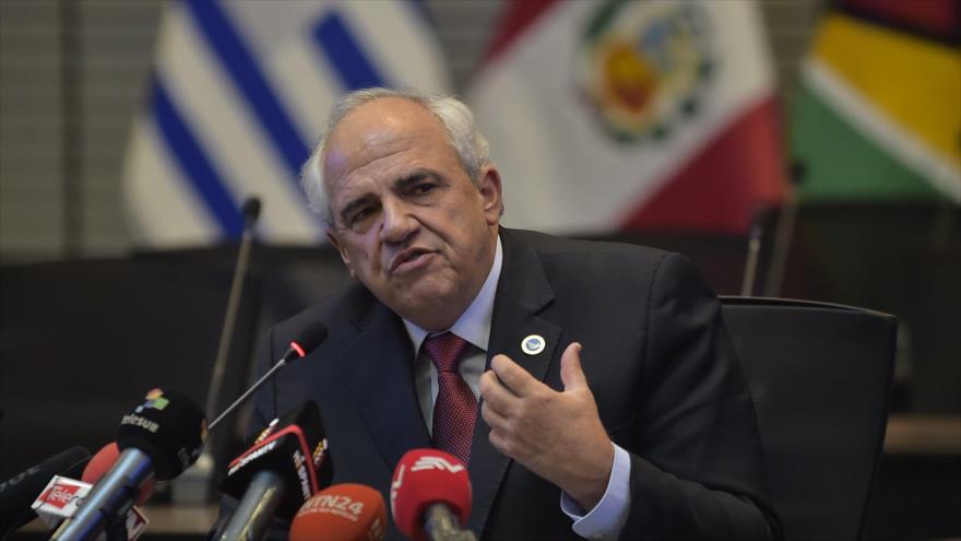 El secretario general de la Unasur, Ernesto Samper, durante una conferencia de prensa sobre el acuerdo con las FARC, 29 de agosto de 2016.