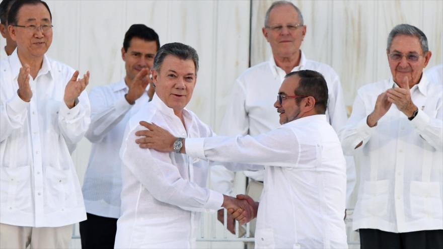 Gobierno colombiano y las FARC firman histórico acuerdo de paz
