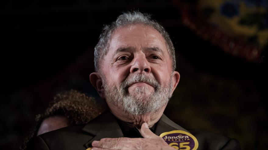 El expresidente brasileño, Luiz Inácio Lula da Silva, habla en un mitin en respaldo a Jandira Fegalhi, candidata del Partido Comunista do Brasil (PCdoB) a la alcaldía de Río de Janeiro, 26 de septiembre de 2016.