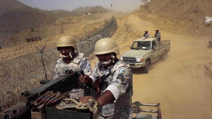 Soldados saudíes situados en la frontera con Yemen, en la población de Addayer, en la suroccidental provincia de Jizán.