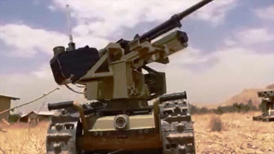Imagen tomada de un documental publicado por la Organización de la Radio y Televisión de Irán (IRIB, en inglés), mostrando el modernizado robot ametralladora del CGRI.