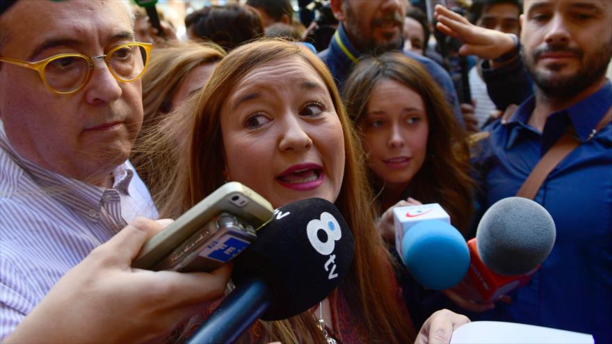 La presidenta del Comité Federal del PSOE, Verónica Pérez, habla ante periodistas tras llegar a la sede del partido político en Madrid (capital de España), el 29 de septiembre de 2016.