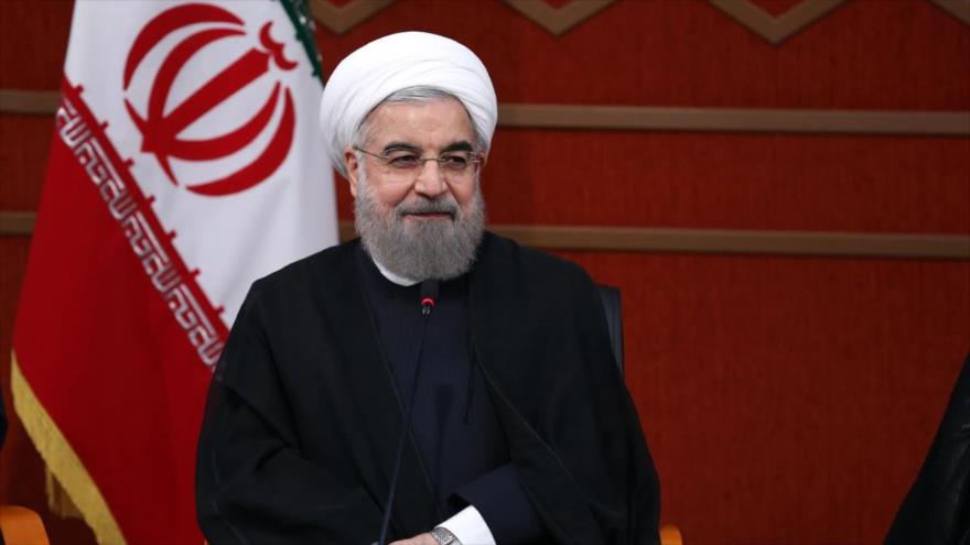 El presidente de Irán, Hasan Rohani, participa en una rueda de prensa en Qazvin, 29 de septiembre de 2016.