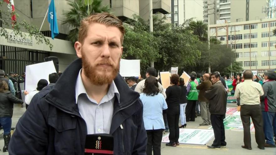 Trabajadores peruanos de salud buscan mejoras en su sector