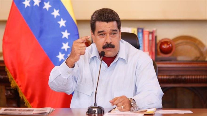 El presidente de Venezuela, Nicolás Maduro, ofrece un discurso en la reunión con los ministros que integran la Vicepresidencia para el Área Social, 3 de octubre de 2016.